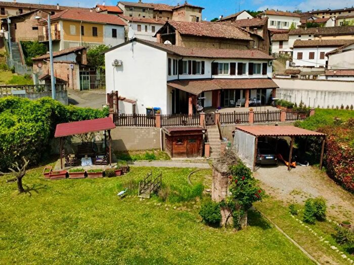 Casa con 11 locali in vendita in Via Santa Maria, Pietra Marazzi