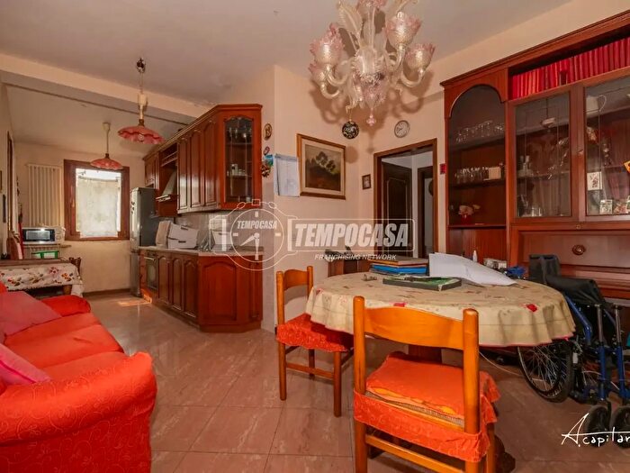 Appartamento trilocale in vendita in Via Ippolito Nievo, Rovigo