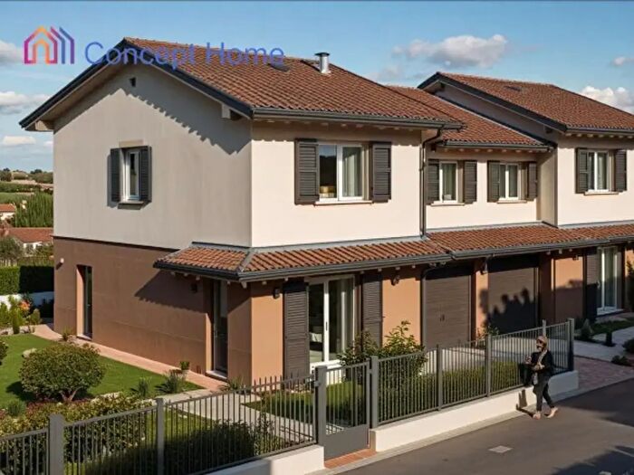 Casa quadrilocale in vendita in Via Torrione Felino, Felino