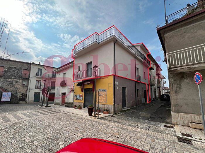 Appartamento con 5 locali in vendita in Vico San Barbato, Castelvenere