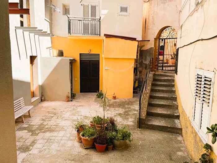 Appartamento con 5 locali in vendita in Vicolo Mercede, Agrigento