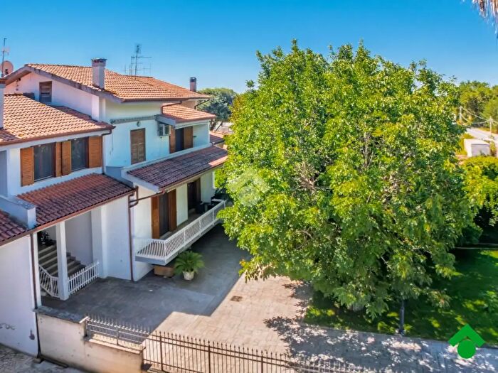 Casa quadrilocale in vendita in Via Sermonetana, Sermoneta