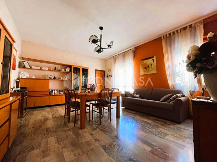 Appartamento con 9 locali in vendita in Via Giuseppe Magnati, San Severo