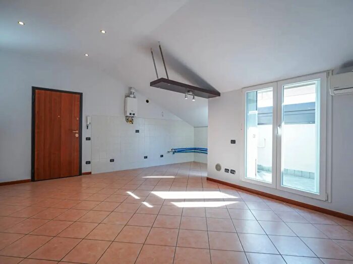 Appartamento trilocale in vendita in Via Zignoni, Bergamo