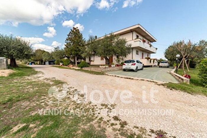 Appartamento con 5 locali in vendita in Contrada San Pellegrino, Loreto Aprutino