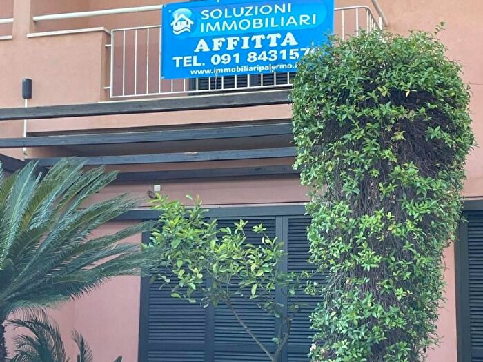 Casa con 6 locali in affitto in Via Chirone, Partanna, Palermo