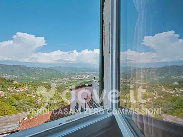 Appartamento con 5 locali in vendita in Piazza della Chiesa, Follo