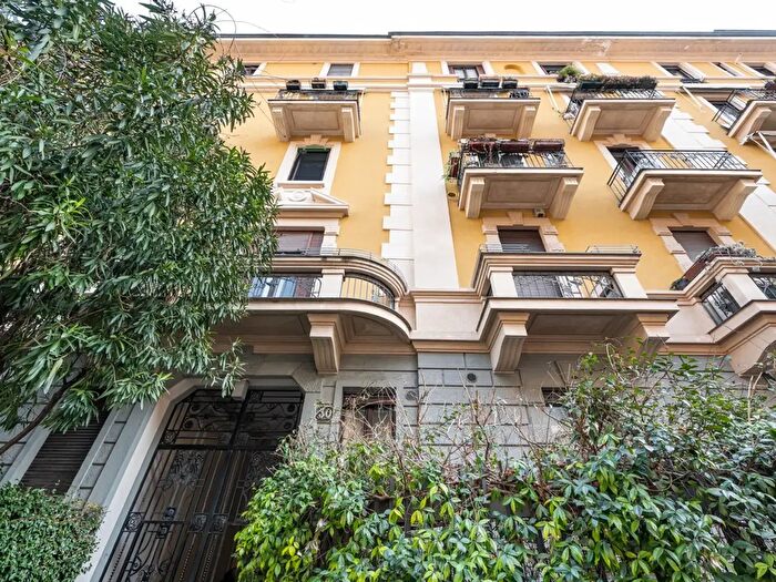 Appartamento trilocale in vendita in Via della Sila, Milano