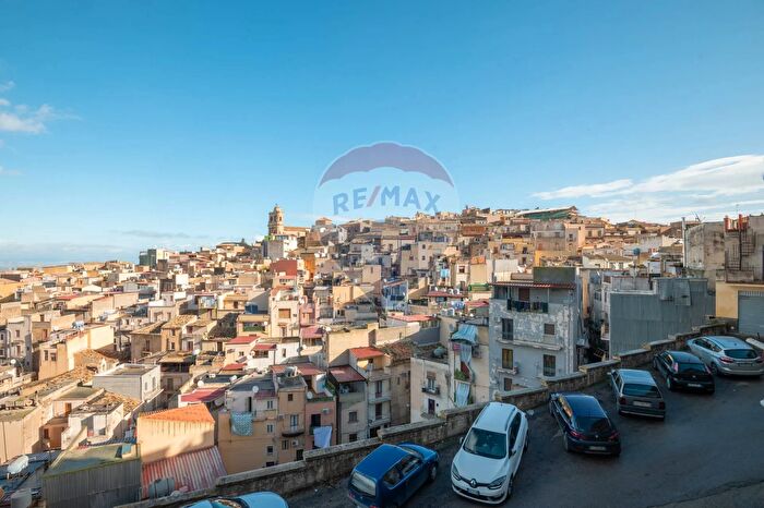 Casa trilocale in vendita in Via Santa Croce, Mineo