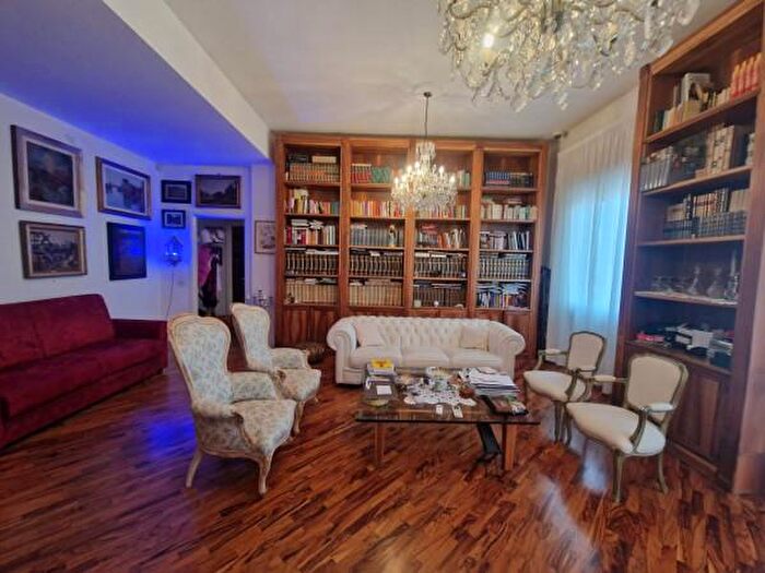 Appartamento con 6 locali in vendita in Piazza San Marco, Latina