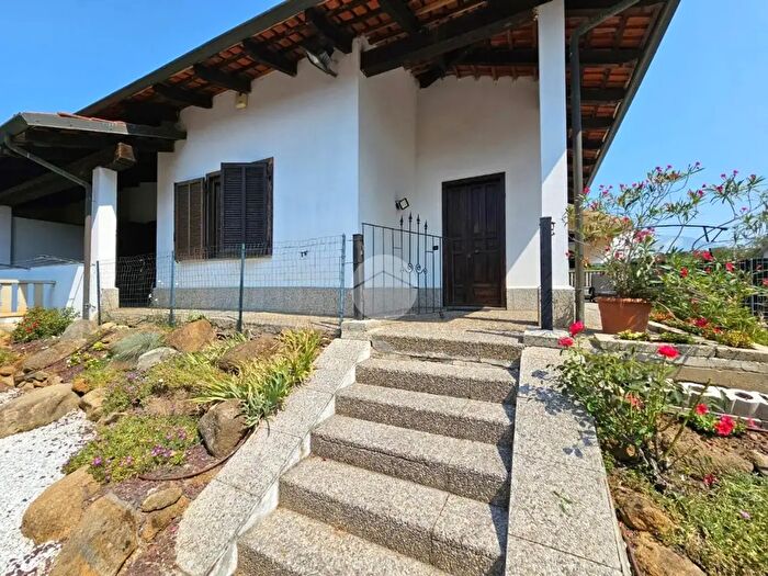 Casa con 8 locali in vendita in Str Cascina Rossa, Torrazza Piemonte