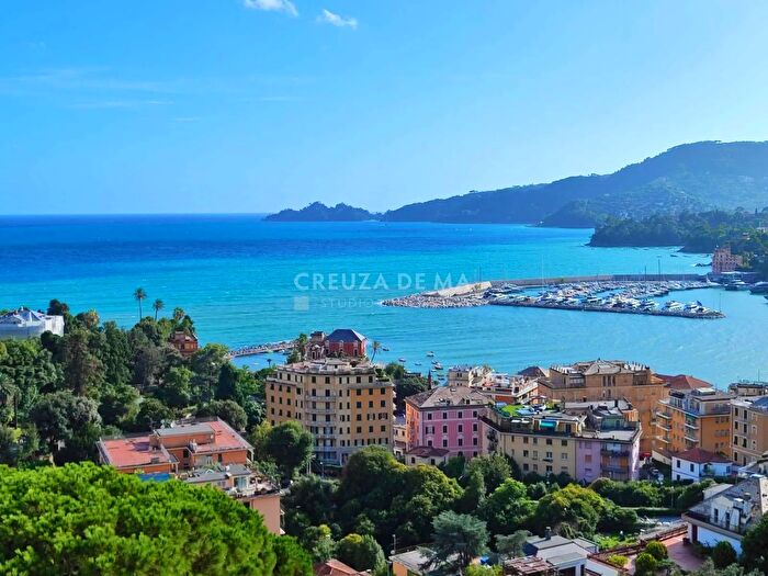 Appartamento trilocale in vendita in Via Privata Bozzo Costa, Rapallo