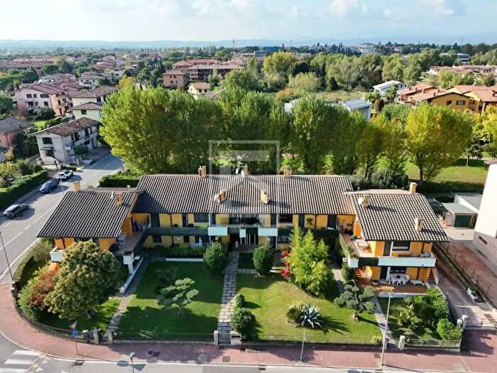 Appartamento quadrilocale in vendita in Via San Martino della Battaglia, Sirmione