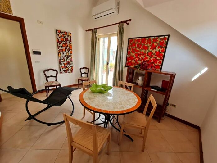 Casa con 5 locali in vendita in Reggio Calabria