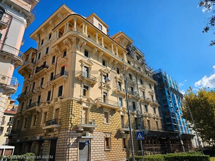 Appartamento con 5 locali in vendita in Lungomare Trieste, Salerno