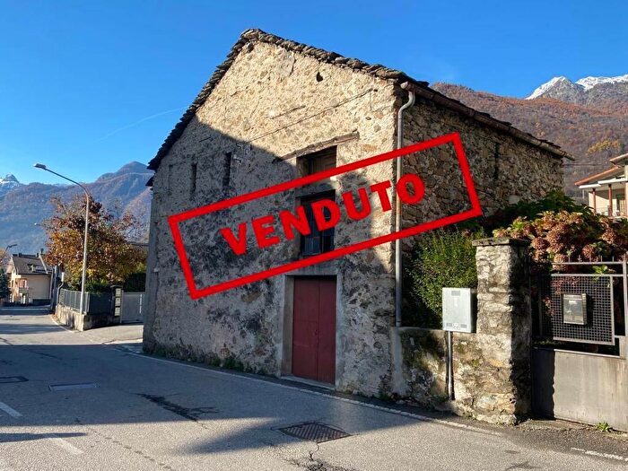 Casa bilocale in vendita in Via Raschi, Chiavenna