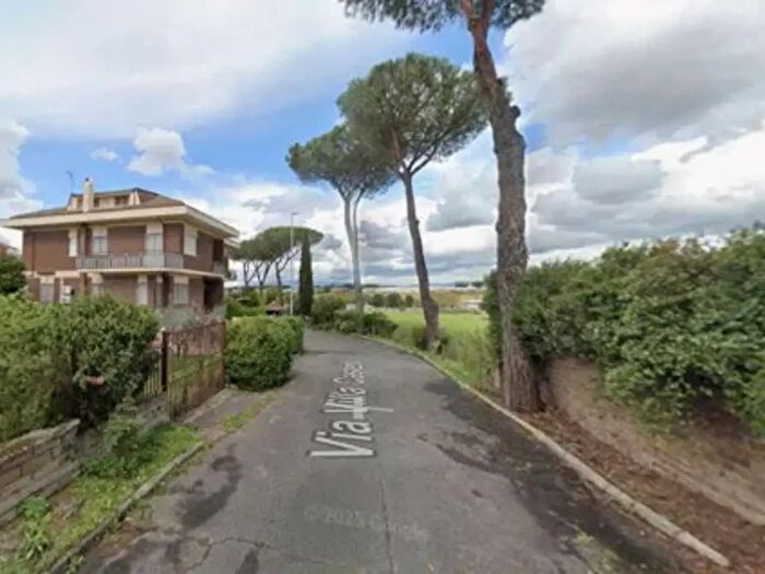 Appartamento trilocale in vendita in Via Villa Castelli, Roma