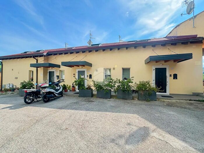 Appartamento trilocale in vendita in Via Vecchia, Teramo