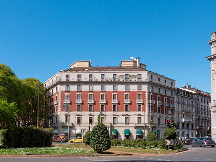 Appartamento quadrilocale in affitto in Piazza Virgilio, Vincenzo Monti, Milano