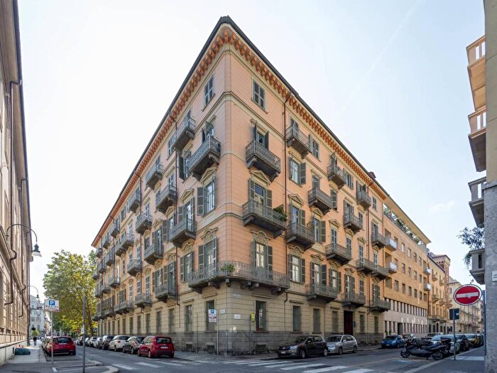 Appartamento trilocale in affitto in Via Ottavio Assarotti, Quadrilatero Romano, Torino