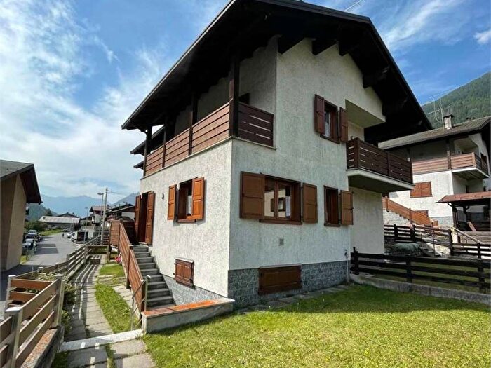 Appartamento quadrilocale in affitto in Via Dosso della Benedizione B, Cepina, Valdisotto