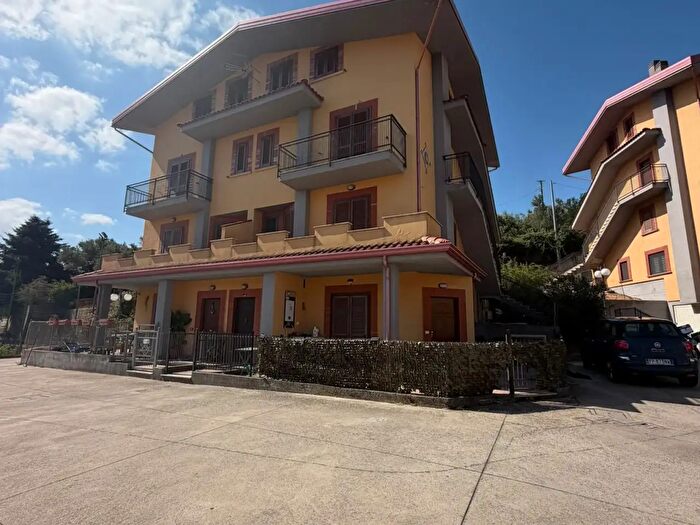 Appartamento quadrilocale in vendita in Via Guanni Snc, Marano Marchesato