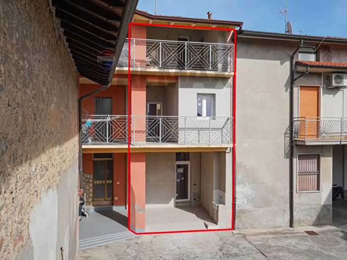 Casa trilocale in vendita in Via Roncalli, Chignolo D'Isola