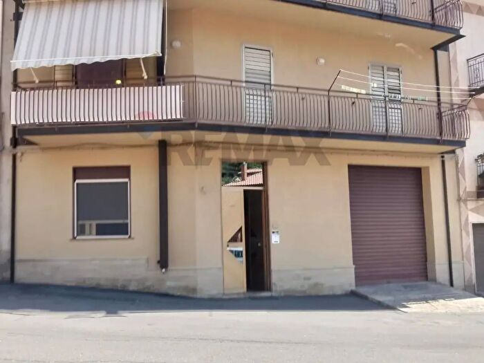 Casa con 10 locali in vendita in Via Vittoria, Santa Domenica Vittoria