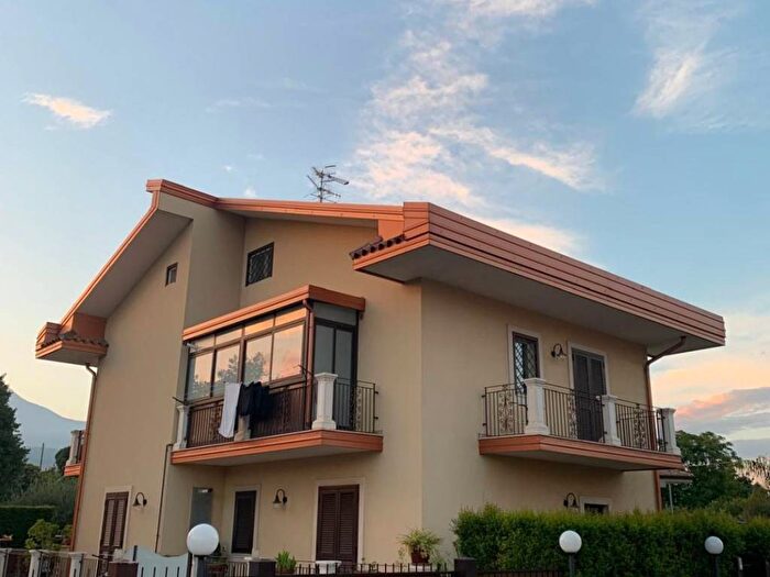 Casa quadrilocale in affitto in Via Stazzone, Centro, Aci SantAntonio