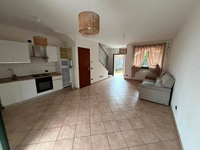 Casa quadrilocale in affitto in Via Giuseppe Garibaldi, Azzano San Paolo