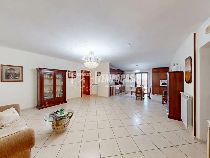 Appartamento quadrilocale in vendita in Via Antonio Vivaldi, Orta Di Atella