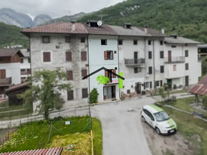 Appartamento con 6 locali in vendita in Via C Battisti, Claut
