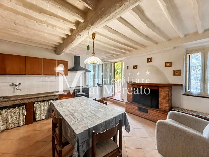 Casa con 8 locali in vendita in Ella Chiesa XII, Lucca
