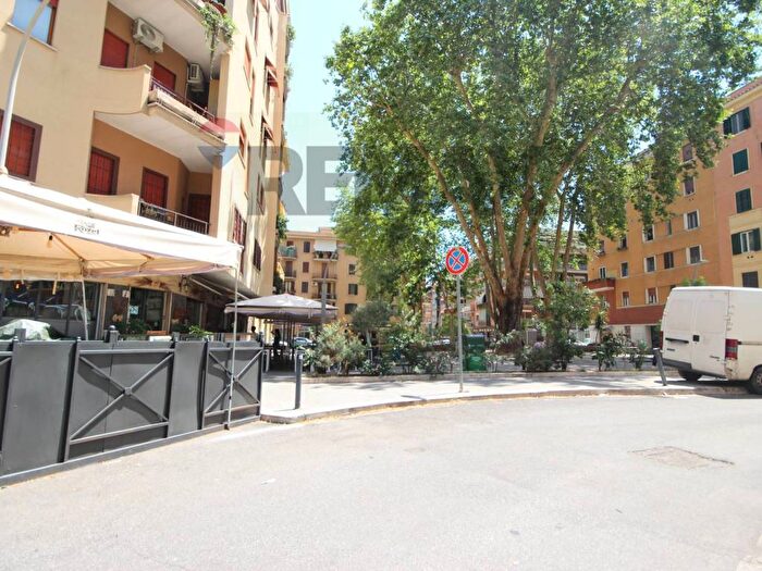 Appartamento trilocale in affitto in Via Pasquale Tola, Appio Latino, Roma