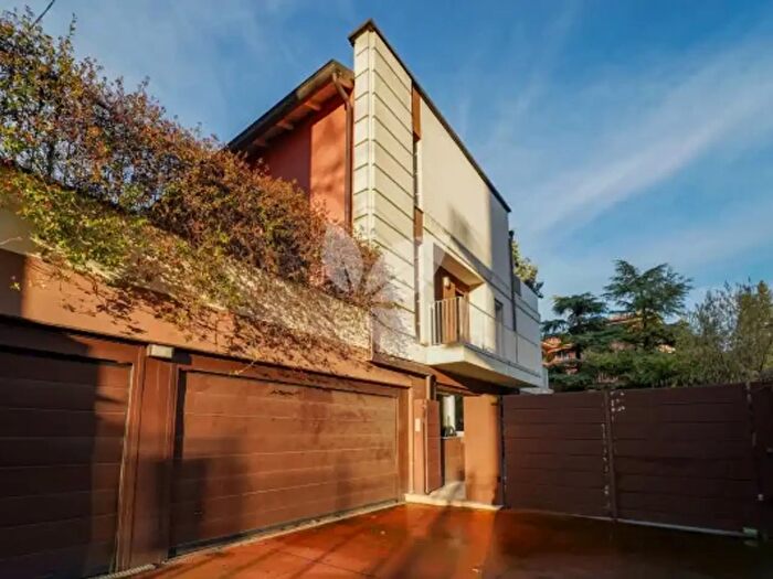 Casa quadrilocale in vendita in Viale Guido Maria Conforti, Parma