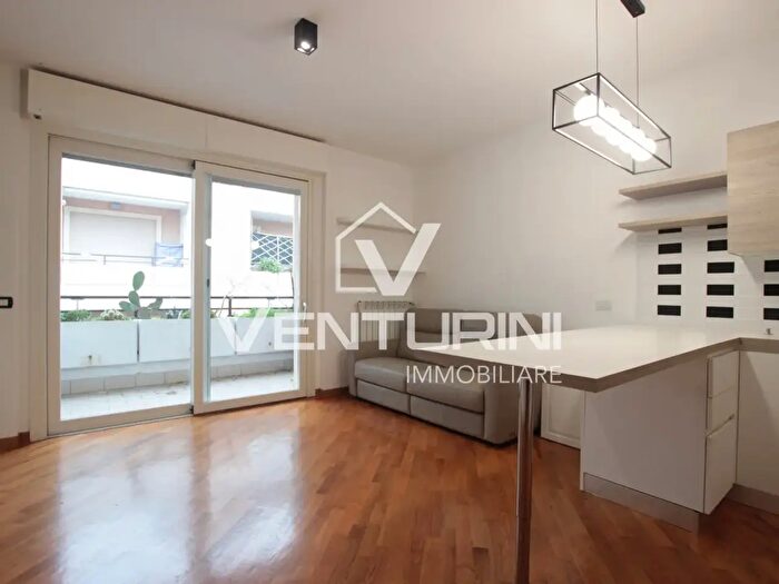 Appartamento trilocale in vendita in Via Sumirago, Roma