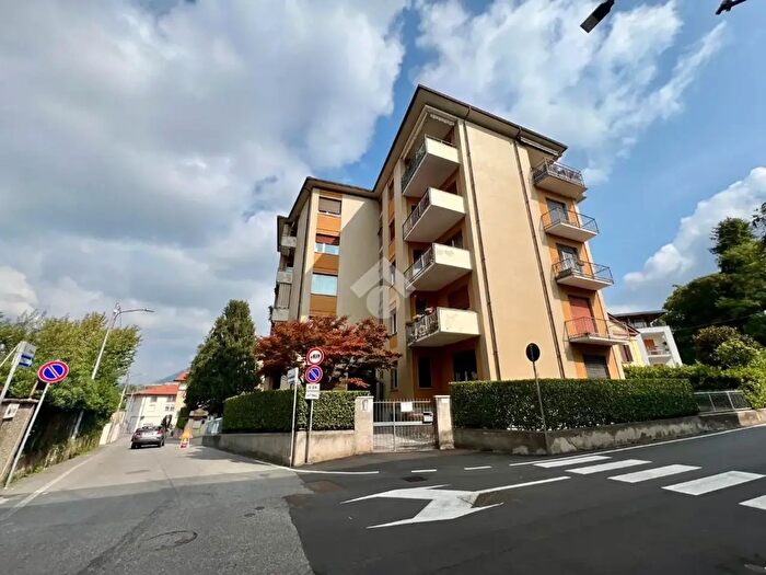 Appartamento trilocale in vendita in Via Paolo Maspero, Varese