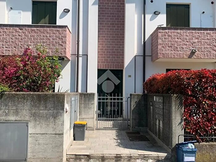 Appartamento bilocale in vendita in Via Giotto, Stanghella