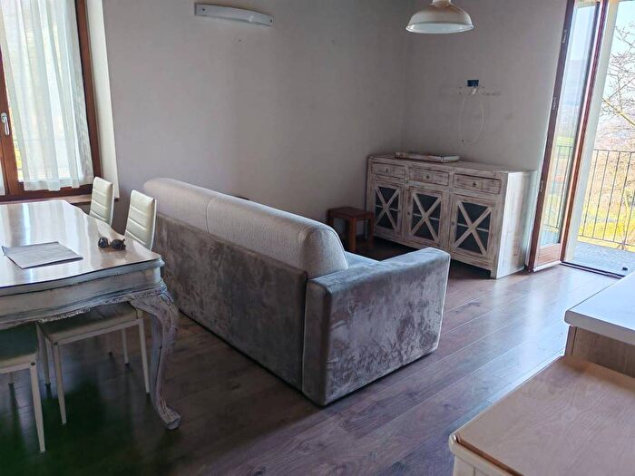 Appartamento bilocale in affitto in Via Como, Barzago