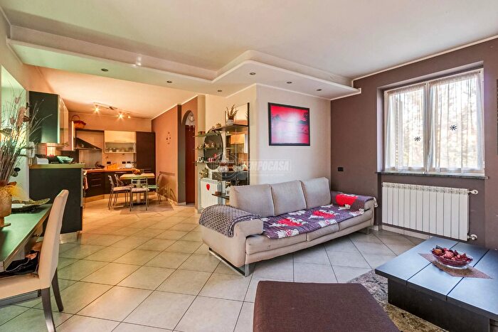 Casa quadrilocale in vendita in Samarate