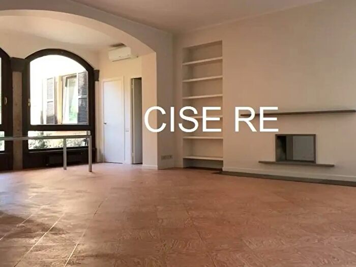 Appartamento trilocale in affitto in Via Saronno, Milano