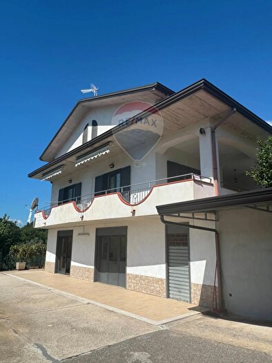 Casa con 9 locali in vendita in Castelvenere