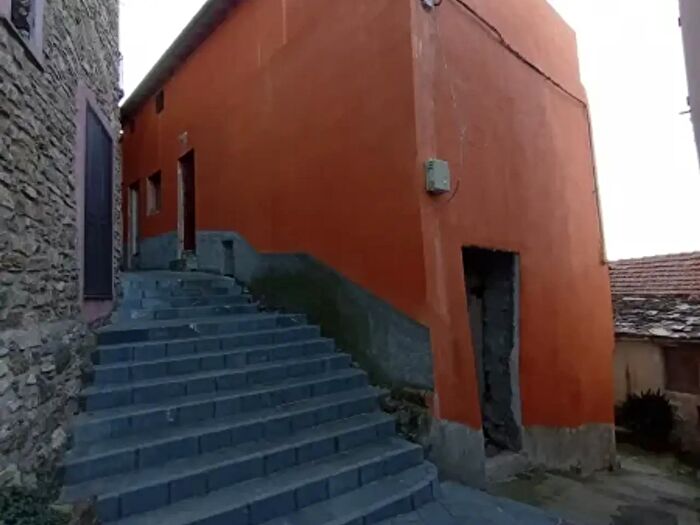 Casa con 6 locali in vendita in Via Barla, Cesio