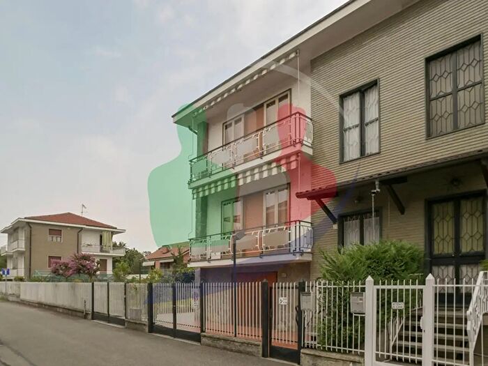 Casa con 9 locali in vendita in Via Como, Nichelino