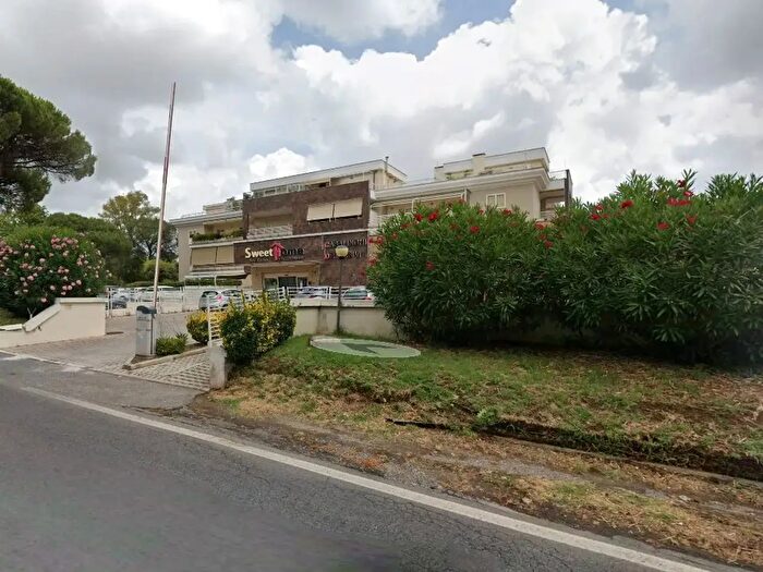 Appartamento bilocale in affitto in Via di Selva Candida, Roma