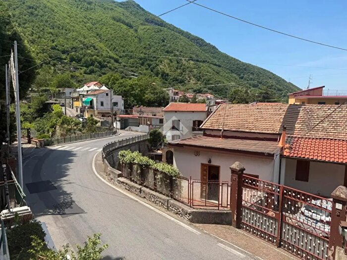Casa bilocale in vendita in Via Francesco Robuffo Giordano, Corbara