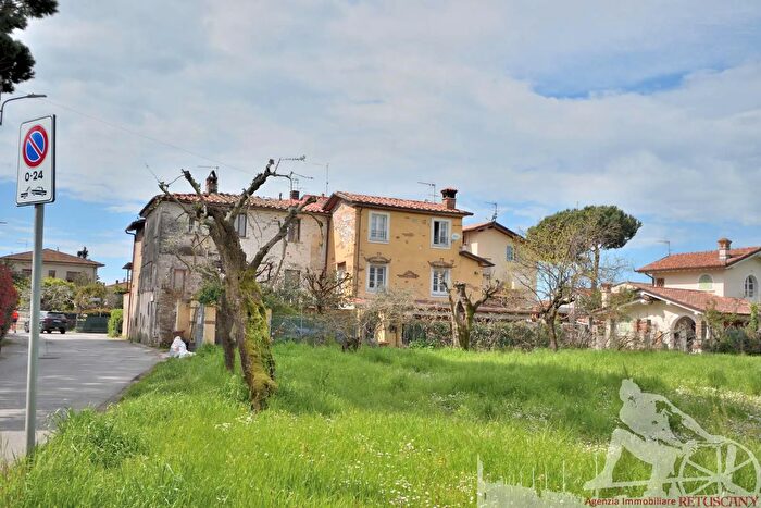 Casa con 5 locali in vendita in Pietrasanta