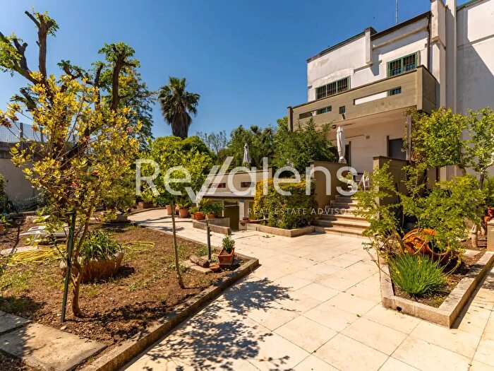 Casa con 10 locali in vendita in Piazzale Giuseppe Alberto Pugliese, Bari