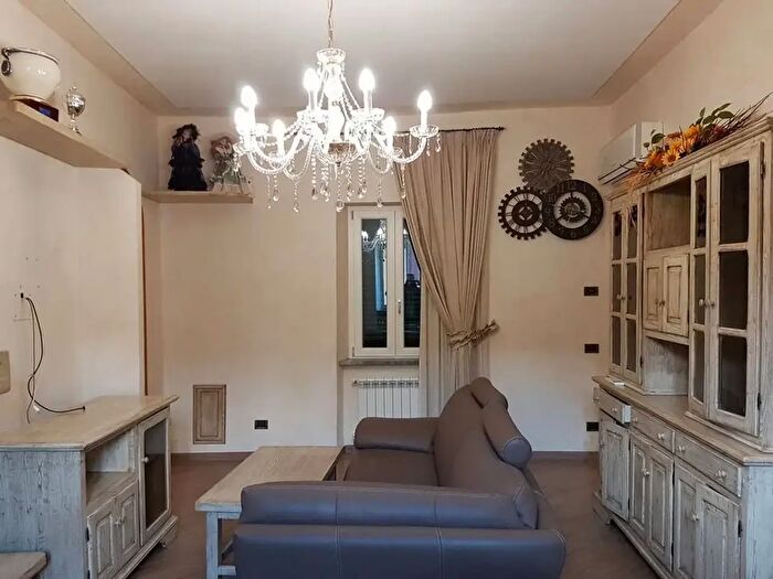 Appartamento con 5 locali in vendita in Camaiore