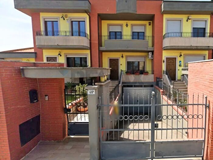 Casa con 7 locali in vendita in Latina
